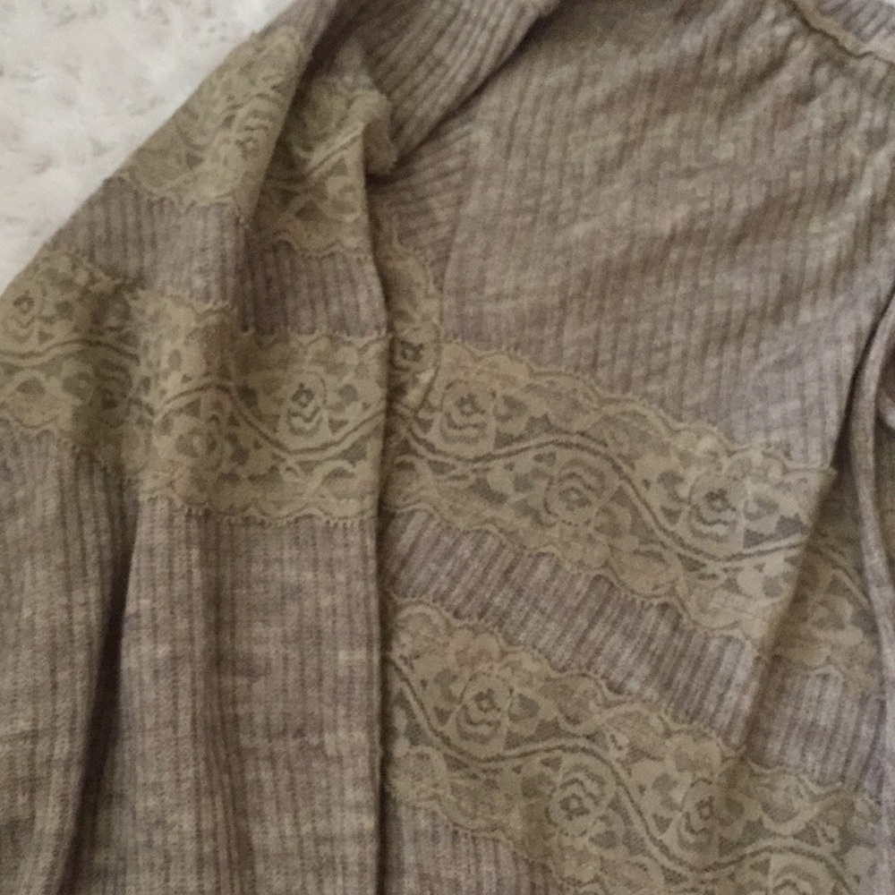 Adjustable neck tie— peasant style top - Picture 6 of 8
